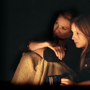 Still of Emma Bell and Laurie Holden in Vaiksciojantys negyveliai (2010)
