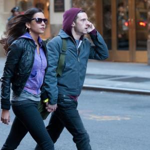 Still of Jamie Bell and Genesis Rodriguez in Ant ribos (2012)