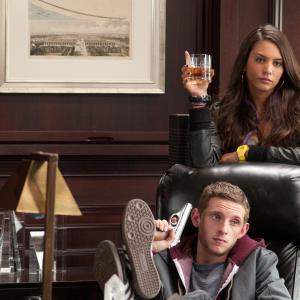 Still of Jamie Bell and Genesis Rodriguez in Ant ribos (2012)