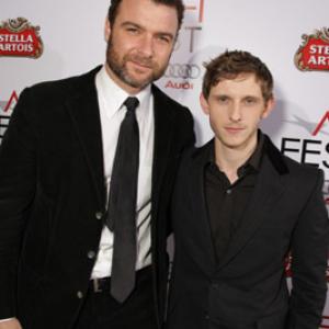 Liev Schreiber and Jamie Bell at event of Pasipriesinimas 2008