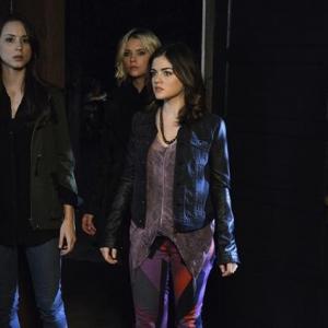 Still of Troian Bellisario Lucy Hale and Ashley Benson in Jaunosios melages 2010