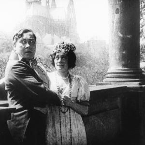 Still of Grete Berger and Paul Wegener in Der Student von Prag (1913)