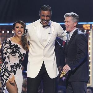 Still of Tom Bergeron and Rick Fox in Dancing with the Stars (2005)