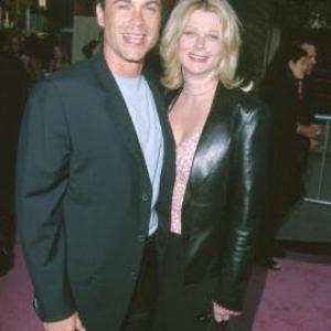 Rob Lowe and Sheryl Berkoff at event of Austin Powers: The Spy Who Shagged Me (1999)
