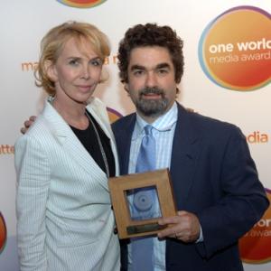 Trudie Styler and Joe Berlinger accepting One World Media's Best International Documentary Award for Berlinger's 