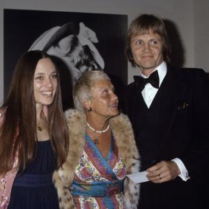 Jon Voight with his mother and Marcheline Bertrand