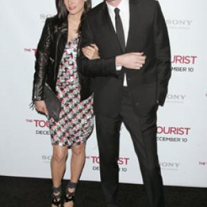 Jennifer Connelly and Paul Bettany at event of Turistas 2010