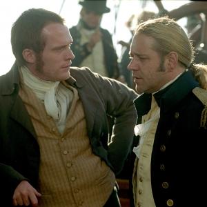 Still of Russell Crowe and Paul Bettany in Master and Commander The Far Side of the World 2003