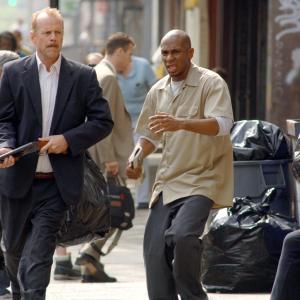 Still of Bruce Willis and Yasiin Bey in 16 kvartalu 2006