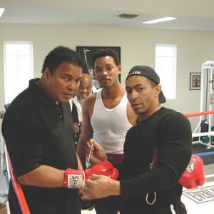 Muhammad Ali, Will Smith and Darrell Foster training for Ali Movie. Howard Bingham looking on.