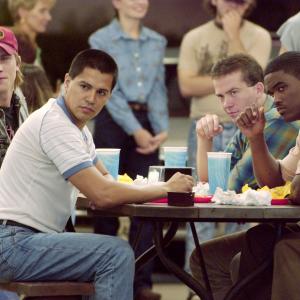 Still of Lucas Black, Jay Hernandez, Garrett Hedlund and Lee Jackson in Penktadienio vakaro ziburiai (2004)