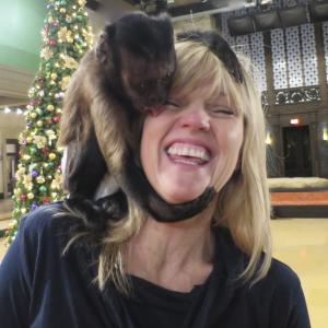 Monkey kisses! An incredible moment with Crystal (Dexter/Night at the Museum) courtesy of trainer Tom Gunderson. JOY !!