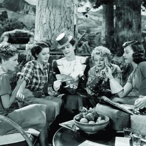 Still of Joan Fontaine Paulette Goddard Mary Boland Rosalind Russell and Norma Shearer in The Women 1939