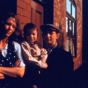 Still of Ian Hart Claire Hackett and Anthony Borrows in Liam 2000
