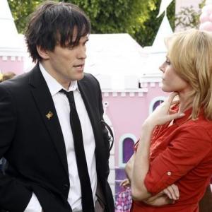 Still of Matt Dillon and Julie Bowen in Moderni seima 2009