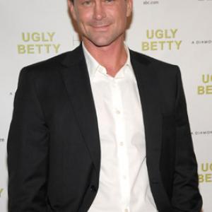 Grant Bowler at event of Ugly Betty 2006