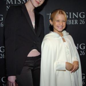 Jenna Boyd and Evan Rachel Wood at event of The Missing (2003)