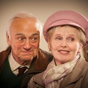 Still of Patricia Brake and Roy Hudd in Midsomerio zmogzudystes 1997