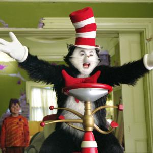 Still of Mike Myers and Spencer Breslin in Dr. Seuss' The Cat in the Hat (2003)