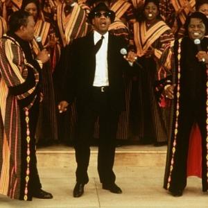 Still of James Brown and Joe Morton in Blues Brothers 2000 1998