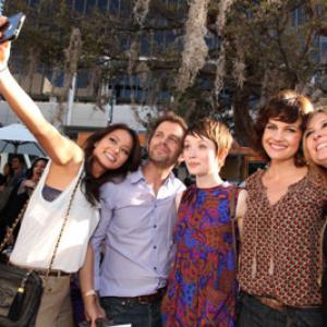 Carla Gugino, Emily Browning, Zack Snyder, Jamie Chung and Deborah Snyder at event of Legend of the Guardians: The Owls of Ga'Hoole (2010)
