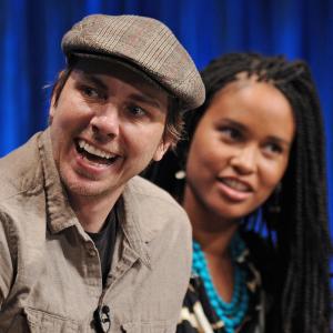 Joy Bryant and Dax Shepard at event of Parenthood (2010)