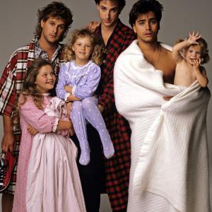 Still of Ashley Olsen, John Stamos, Candace Cameron Bure, Dave Coulier, Bob Saget and Jodie Sweetin in Full House (1987)