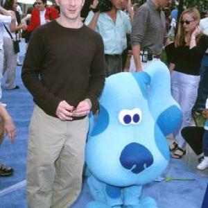 Steve Burns at event of Blue's Big Musical Movie (2000)