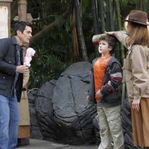 Still of Ty Burrell and Nolan Gould in Moderni seima (2009)