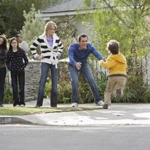 Still of Julie Bowen Ty Burrell Sarah Hyland Ariel Winter and Nolan Gould in Moderni seima 2009