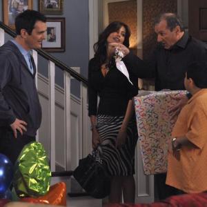 Still of Sofía Vergara, Ty Burrell, Ed O'Neill and Rico Rodriguez in Moderni seima (2009)