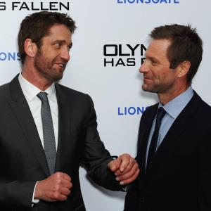 Aaron Eckhart and Gerard Butler at event of Olimpo apgultis 2013