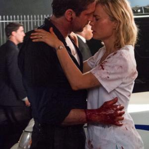 Still of Gerard Butler and Radha Mitchell in Olimpo apgultis 2013