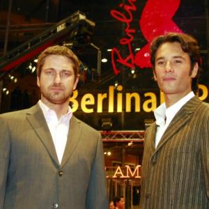 Gerard Butler and Rodrigo Santoro at event of 300 (2006)