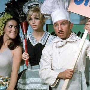 Goldie Hawn, Henry Gibson, Ruth Buzzi