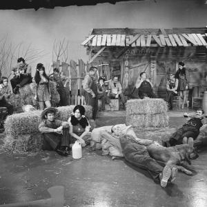 Still of Archie Campbell, Jim Hager, Grandpa Jones, Lulu Roman, Junior Samples, Stringbean, Gordie Tapp, Lisa Todd and Don Rich in Hee Haw (1969)