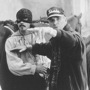 Antonio Banderas and Martin Campbell in Zoro kauke (1998)