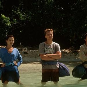 Still of Leonardo DiCaprio, Virginie Ledoyen and Guillaume Canet in The Beach (2000)