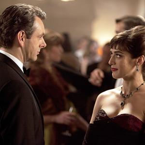 Still of Lizzy Caplan and Michael Sheen in Masters of Sex 2013