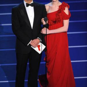 Anne Hathaway and Steve Carell at event of The 80th Annual Academy Awards 2008