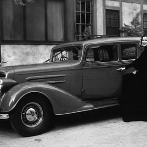 Kitty Carlisle with her 1934 Oldsmobile C 1934 MW