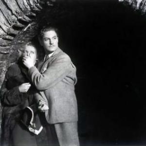 Still of Madeleine Carroll and Robert Donat in The 39 Steps 1935