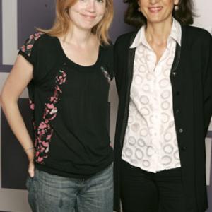 Isabelle Carr and Anne Fontaine at event of Entre ses mains 2005