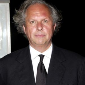 Graydon Carter at event of The Kid Stays in the Picture (2002)