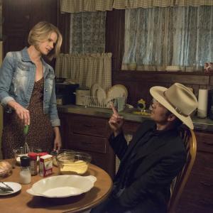 Still of Joelle Carter and Timothy Olyphant in Justified (2010)