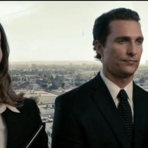 Still of Erin Carufel and Matthew McConaughey on the set of The Lincoln Lawyer