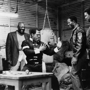 Still of Jim Brown, Isaac Hayes, Keenen Ivory Wayans, Bernie Casey and Steve James in I'm Gonna Git You Sucka (1988)