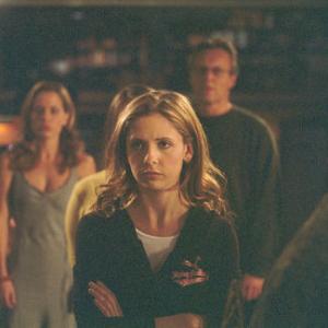 Still of Sarah Michelle Gellar, Nicholas Brendon, Emma Caulfield and Anthony Head in Vampyru zudike (1997)