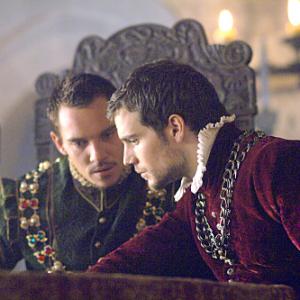 Still of Jonathan Rhys Meyers and Henry Cavill in The Tudors 2007