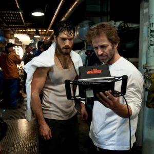 Henry Cavill and Zack Snyder in Zmogus is plieno 2013